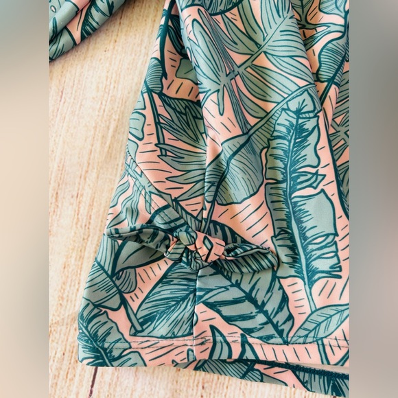 Art Class Girl’s Green Leaf Print V-Neck Long Sleeve Wrap Side Tie Rash Guard XL - Picture 3 of 7